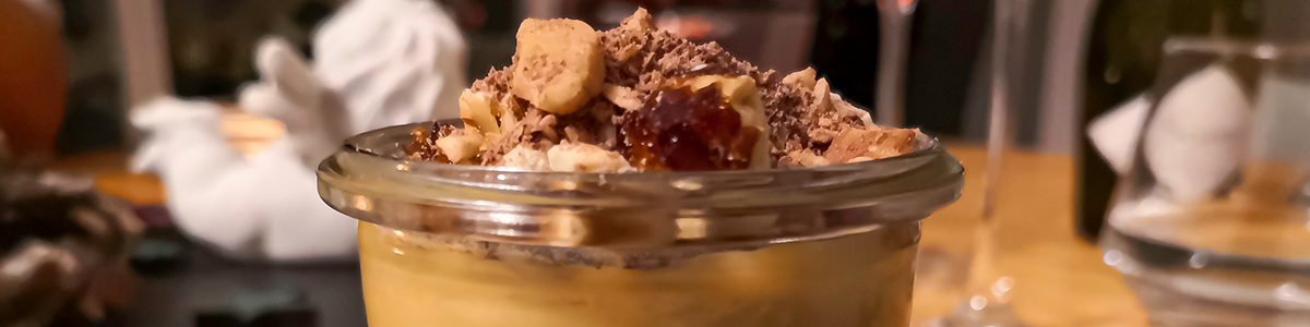 Salzcaramelpudding mit Haselnüssen