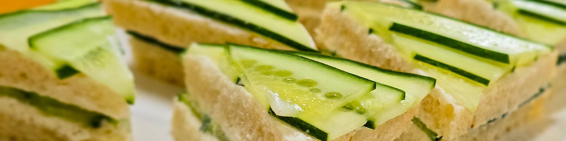 Gurkensandwich mit selbstgemachtem Buttertoastbrot