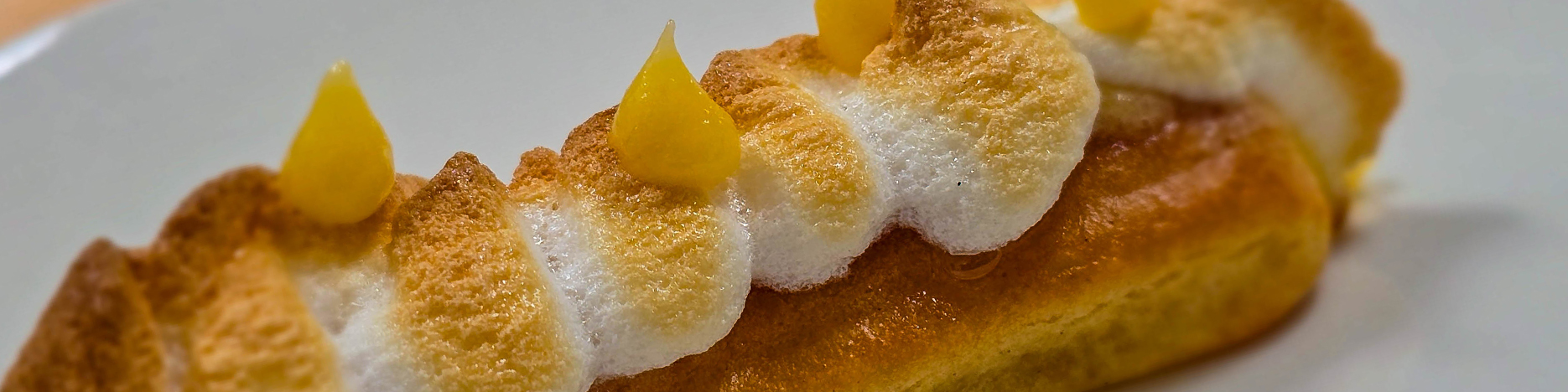 Zitronen-Baiser-Eclairs