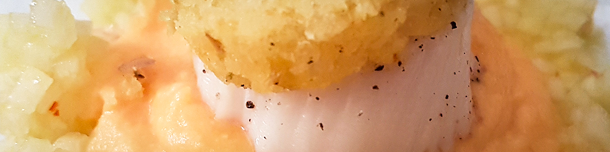 Jakobsmuschel auf Süsskartoffelpüree mit Birnensambal
