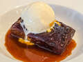 Sticky Toffee Pudding mit Vanilleglace